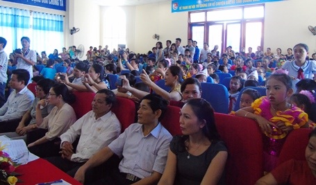 Xúc động hội thi "Chúng em kể chuyện Bác Hồ" - 2 Nhiều câu chuyện xúc động khiến khán phòng càng trở nên tĩnh lặng.