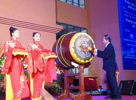 Thứ trưởng Bộ TT&TT, ông Trương Minh Tuấn đã đánh trống khai mạc đại hội
