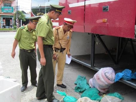 Hơn 130kg ba ba, lợn rừng trên xe khách bị CSGT bắt giữ - 2 Số hàng hiện đang được cơ cơ chức năng thu giữ và điều tra xử lí