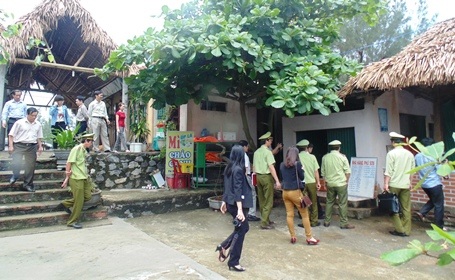 Quảng Bình: Chấn chỉnh tình trạng chèo kéo, đeo bám khách du lịch - 1 Quảng Bình: Chấn chỉnh tình trạng chèo kéo, đeo bám khách du lịch