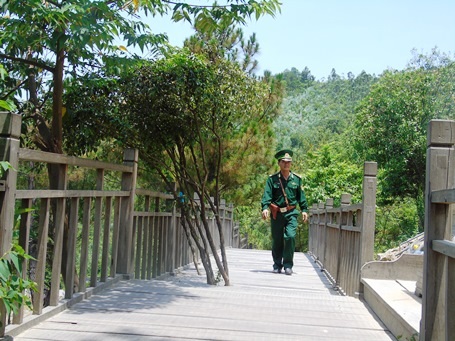 Những ngày này trung bình mỗi ngày có 4 ngàn người tới viếng mộ Đại tướng Võ Nguyên Giáp.