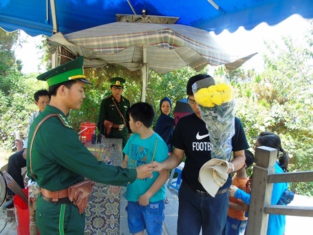 Ai ai tới đây đều cảm thấy rất ấm lòng vì sự ân cần của các chiến sĩ