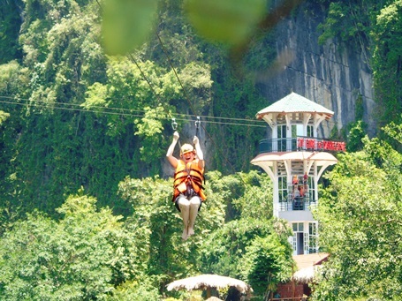 Đu Zip-line, “tắm bùn”… điểm đến “giải nhiệt” lý tưởng - 7 Bay lượn cùng zip-line để khám phá vẻ đẹp nguyên sơ ở hang Tối