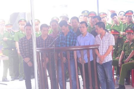 Băng nhóm giang hồ đi “trả thù”… lĩnh án - 2 Sau khi hỗn chiến náo loạn cả một vùng, nhóm giang hồ đã phải lãnh án