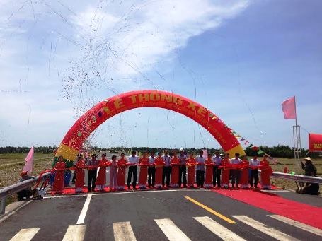 Lễ cắt băng khánh thành tại đường tránh vượt lũ đoạn đi qua hai huyện Quảng Ninh và Lệ Thủy