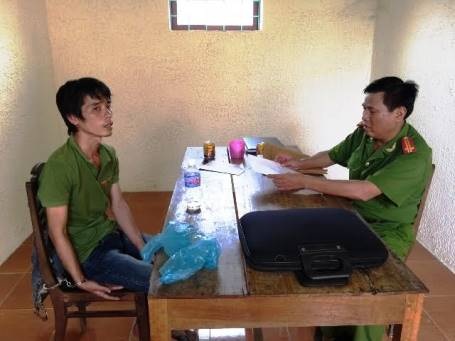 Bác sĩ “rởm” lừa đảo hàng trăm triệu đồng - 1 Tên bác sĩ rởm Hồ Phi Nam tại cơ quan điều tra