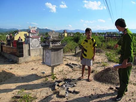 Hiện trường, nơi đối tượng Nguyễn Trùng
Dương đập phá 20 tấm bia mộ