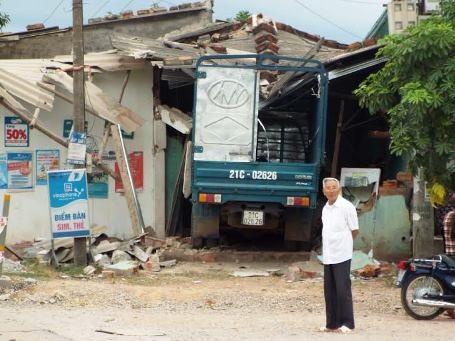 Vụ tai nạn khiến ngôi nhà gần như bị sập hoàn toàn