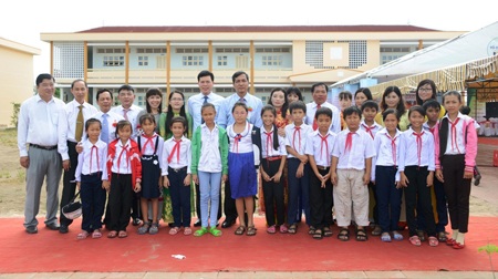 Đ/c Phạm Mạnh Thắng, Phó TGĐ Vietcombank (hàng 2, thứ 7 từ trái qua)