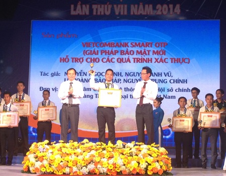 Đề tài “VietcomBank Smart OTP” được tôn vinh tại Festival “Sáng tạo trẻ” toàn quốc