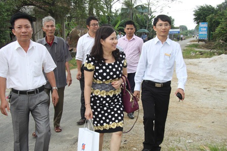 Tặng áo ấm và quà Tết cho các em nhỏ ở Thanh Hóa trong chương trình Đông ấm xứ Thanh