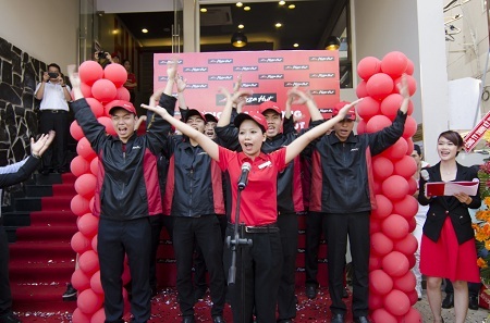 Pizza Hut khai trương cửa hàng thứ 50, bạn trẻ nhận ưu đãi lớn - 3 Đội ngũ nhân viên Pizza Hut đầy nhiệt huyết