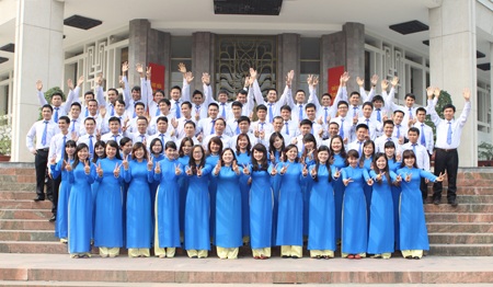 Tập thể cán bộ công nhân viên Công ty Dược phẩm Tâm Bình