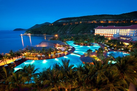 Vingroup ra mắt 3 dự án nghỉ dưỡng siêu sang Vinpearl Premium - 4 Vinpearl Resort Nha Trang lung linh về đêm
