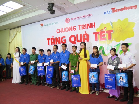 Quà Tết nghĩa tình gửi tặng bà con khó khăn tại Bạc Liêu và Cà Mau