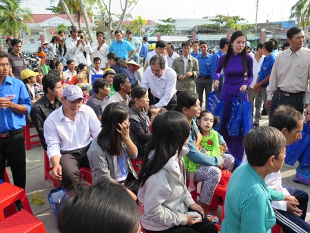 Quà Tết nghĩa tình gửi tặng bà con khó khăn tại Bạc Liêu và Cà Mau