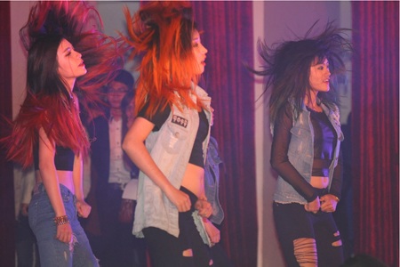 Dance cover của S&C Crew như muốn cuốn hết mọi thứ