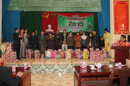 Anh Phạm Hiệp Doanh – Nga Bạch,  Nga Sơn, Thanh Hóa nhận quà từ chương trình