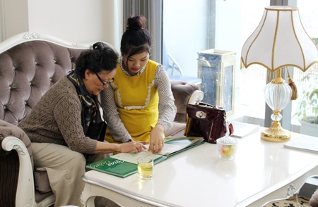 Tân Hoàng Minh: Lì xì vàng miếng cho 10 khách hàng đầu tiên năm Ất mùi - 2 Trong những ngày đầu tiên của năm mới, nhiều khách hàng