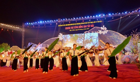 Chương trình nghệ thuật “Chung tay cùng đồng bào Tây Bắc”