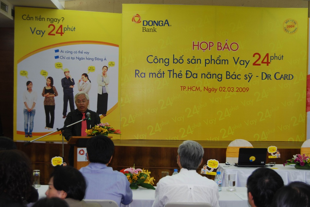 Sản phẩm vay 24 phút trong lễ ra mắt năm 2009