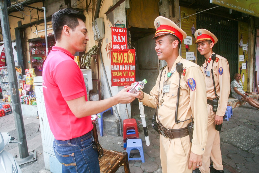 Hãng khăn ướt “Giải cứu mùa hè”: Muốn “làm sạch” thị trường khăn “bẩn”!