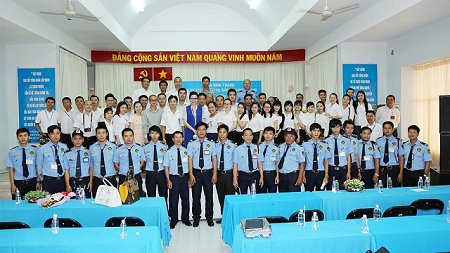 Tập đoàn Bảo vệ Long Hoàng nổi tiếng bởi đội ngũ nhân viên chất lượng,