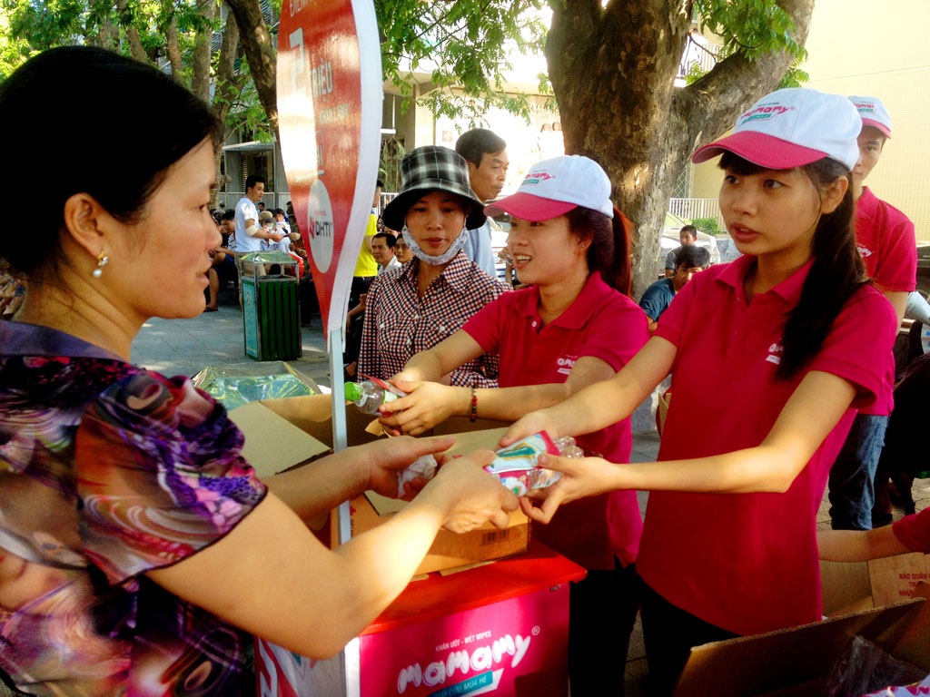 Mới đầu giờ sáng, 
nhiệt độ đã lên rất cao và vô cùng oi bức,