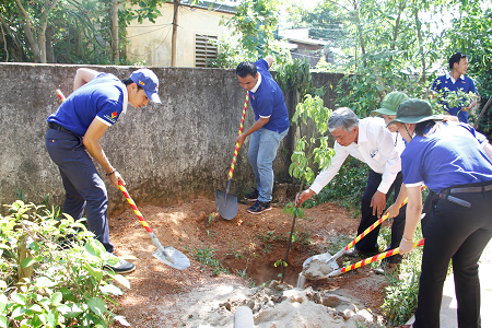 Ông Lê Đức Trọng-giám đốc nhãn hàng sơn Spec khu vực phía Nam