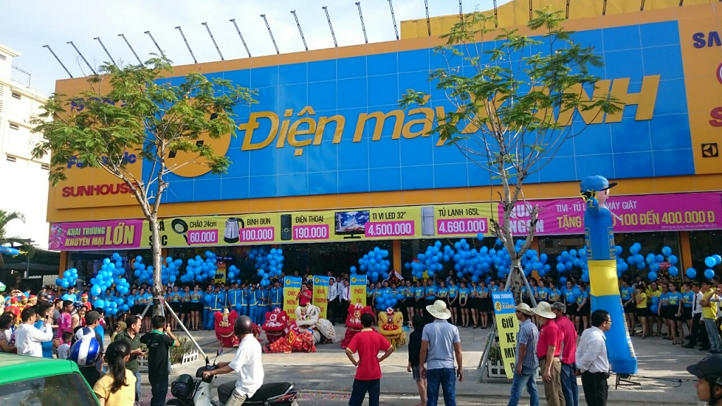 Siêu thị Điện máy Xanh tại Đà Nẵng thu hút nhiều người tiêu dùng