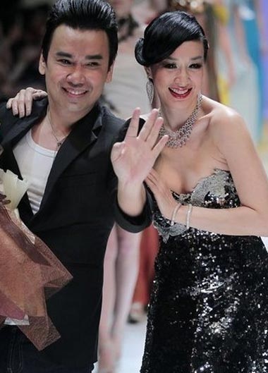 “Bà mẹ ba con” Chung Lệ Đề làm vedette - 3 “Bà mẹ ba con” Chung Lệ Đề làm vedette - 3