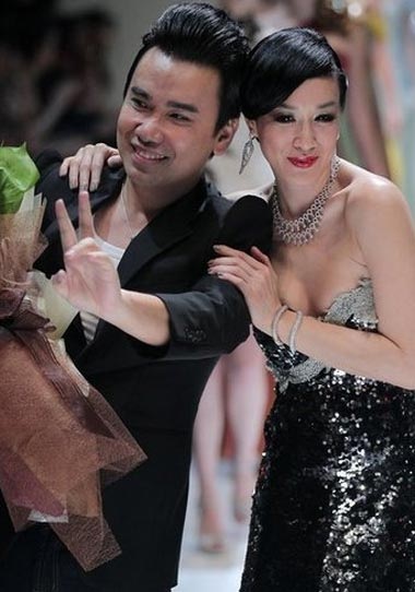 “Bà mẹ ba con” Chung Lệ Đề làm vedette - 2 “Bà mẹ ba con” Chung Lệ Đề làm vedette - 2