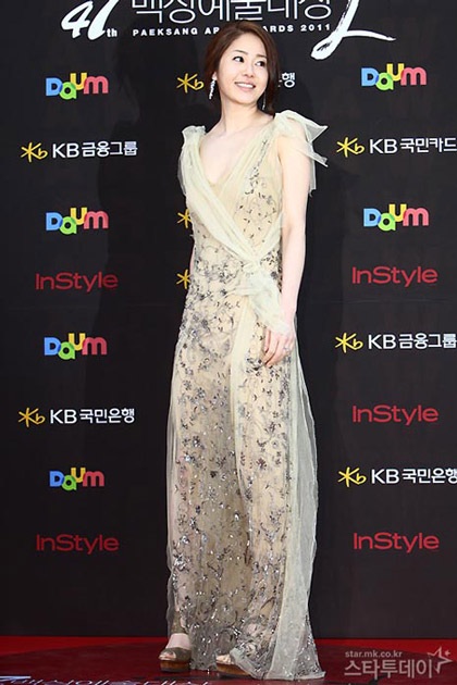 Sao khoe sắc tại lễ trao giải nghệ thuật Baeksang - 9 Sao khoe sắc tại lễ trao giải nghệ thuật Baeksang - 9