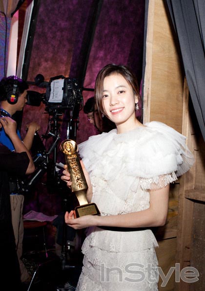 Sao khoe sắc tại lễ trao giải nghệ thuật Baeksang - 12 Sao khoe sắc tại lễ trao giải nghệ thuật Baeksang - 12