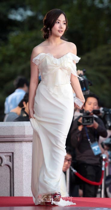 Sao khoe sắc tại lễ trao giải nghệ thuật Baeksang - 20 Sao khoe sắc tại lễ trao giải nghệ thuật Baeksang - 20