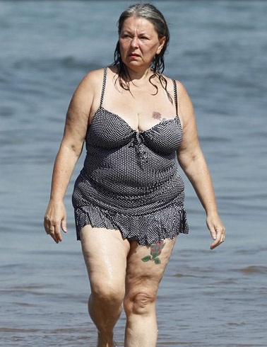 Những trang phục đi biển “xấu tệ” của sao  - 7