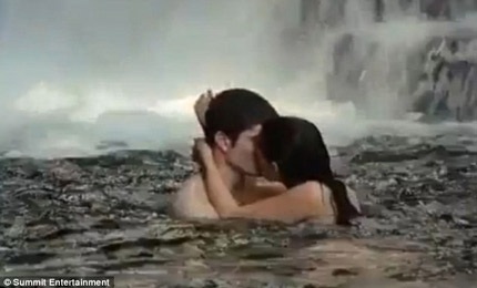 Hé lộ những cảnh quay “nóng hổi” trong “Chạng Vạng 3” - 8