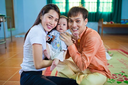 Bốn ca sỹ của Bước nhảy hoàn vũ đi từ thiện - 13