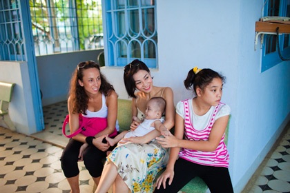 Bốn ca sỹ của Bước nhảy hoàn vũ đi từ thiện - 14