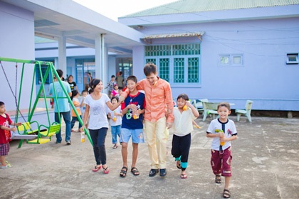 Bốn ca sỹ của Bước nhảy hoàn vũ đi từ thiện - 17