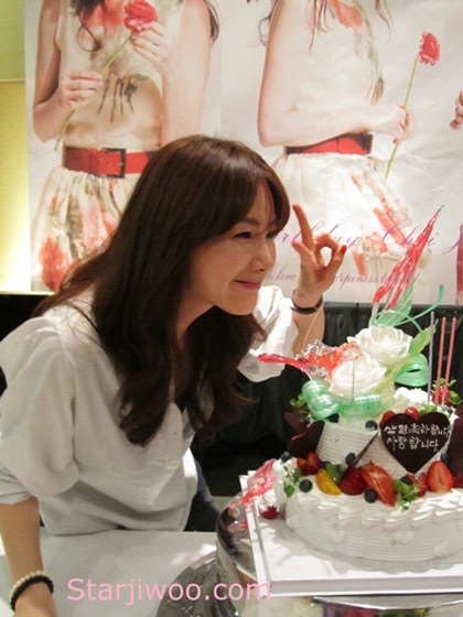 “Người đẹp khóc” hạnh phúc đón tuổi 36 - 9