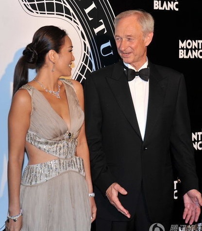 Củng Lợi khoe vẻ mặn mà với váy sexy - 5