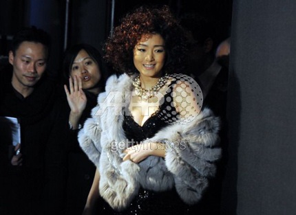 Củng Lợi khoe vẻ mặn mà với váy sexy - 15