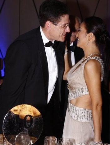 Củng Lợi khoe vẻ mặn mà với váy sexy - 7