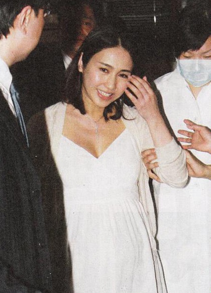 Lê Tư lại bị nghi mang bầu - 1