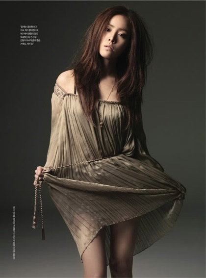 Han Ji Min khoe chân với váy siêu ngắn - 15