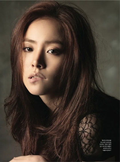 Han Ji Min khoe chân với váy siêu ngắn - 18