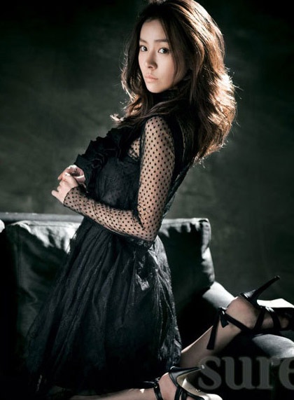 Han Ji Min khoe chân với váy siêu ngắn - 20