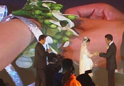 “Bà bầu” Tôn Lệ  nghẹn ngào trong đám cưới - 11