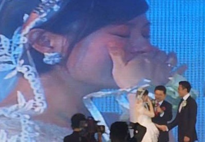 “Bà bầu” Tôn Lệ  nghẹn ngào trong đám cưới - 13